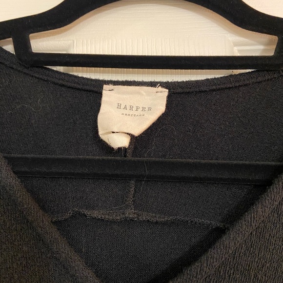 Black short sleeve top with front twist. Size large. Preowned. EUC - Picture 3 of 4